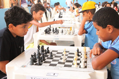 Dia das Crianças: competição de Xadrez atrai estudantes da rede