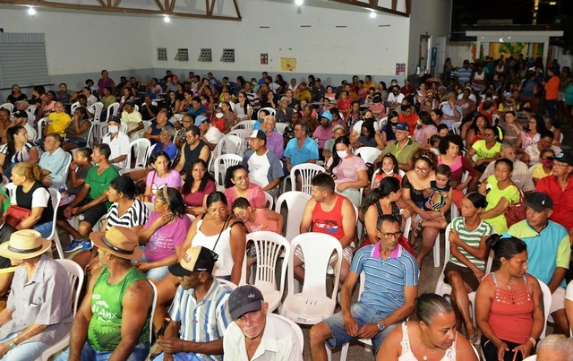 Prefeitura de Barreiras regulariza e entrega mais de 300 títulos de imóveis aos moradores do bairro Santa Luzia