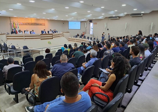 Prefeitura de Barreiras realiza Audiência Pública sobre desocupação, padronização das calçadas e passeios públicos