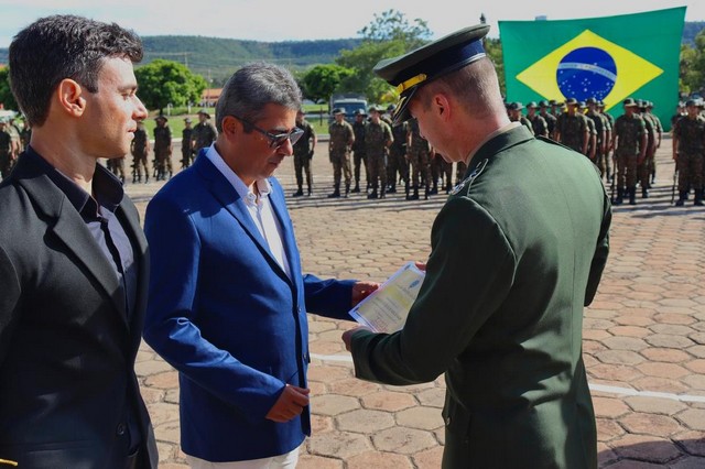 Secretário de Meio Ambiente e Sustentabilidade de Barreiras recebe homenagem durante as comemorações do Dia do Exército Brasileiro